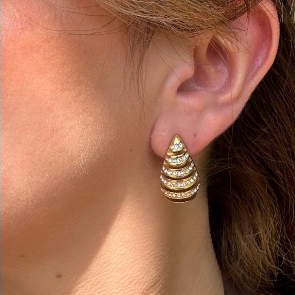 SALE ALERT 🚨 ‼️ 🔔 NEW Elegant Gold Teardrop Earrings